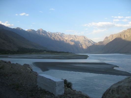 IMG 1250
В верхнем течении Пяндж - широкая и спокойная река
Keywords: Памир
