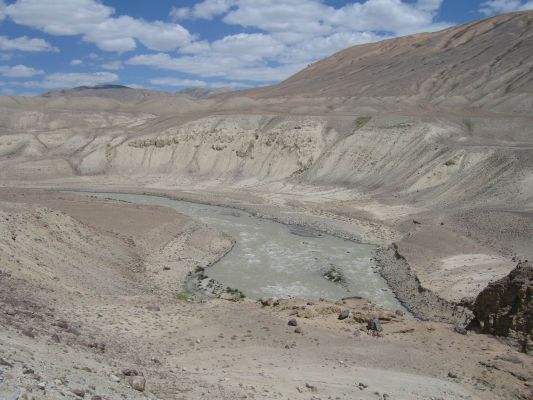 IMG 2170
Река разделяет два государства: левый берег - Таджикистан, правый - Афганистан. Следов погранполосы не обнаружено
Keywords: Памир