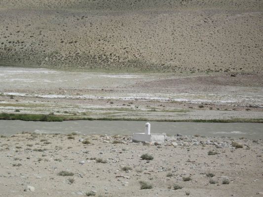 IMG 2183
Одинокий пограничный столбик на фоне реки Памир. На другом берегу - уже Афганистан
Keywords: Памир
