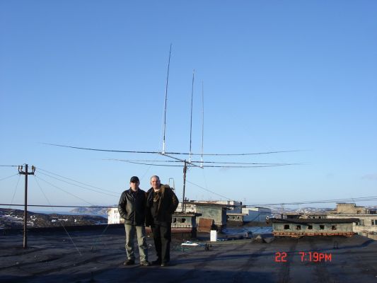 2007-04-22 19-19-49-2
я UA1ZNN и UA1ZET на крыше у UA1ZET, после установки его новой антенны.
Keywords: UA1ZNN UA1ZET 