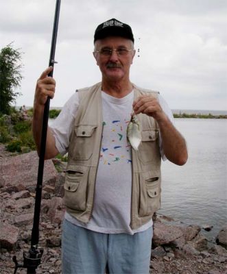 2007
Лето 2007 г .Ловля рыбы на Финском заливе .Рыбы в тот день я не поймал ни единой .Рядом мужик сидел ,так эта рыбка его .Взята напрокат для фотографирования.
Keywords: RX1AG,UA1AHQ,UD6DHU,Валентин Иванов