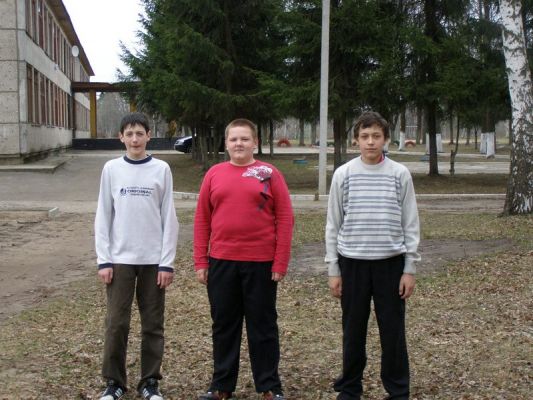 izobrazenie 010~0
Слева направо: Андрей(RN3DAZ), Артём, Саша.
