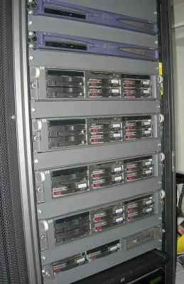 DSCN3875
Серверная стойка сверху
